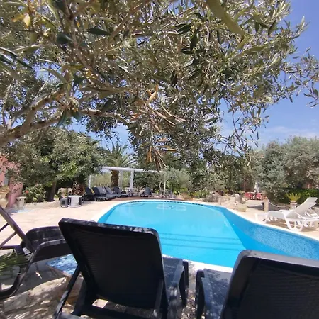 Dependance In Con Piscina *