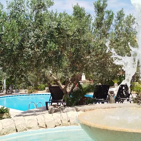 Dependance In Con Piscina *